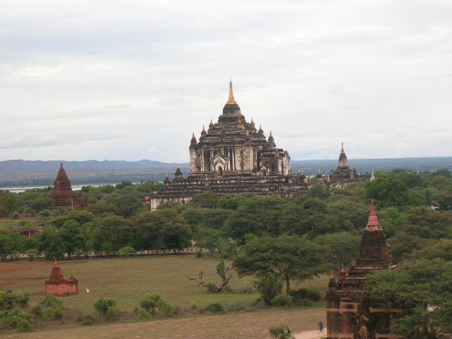 タビィニュ寺院